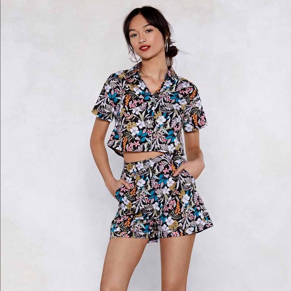 NWT Palm Before The Storm Tropical Crop Top